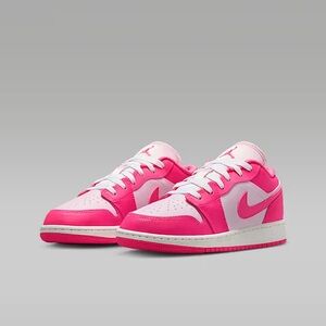 Nike Air Jordan 1 Low
Big Kids' Shoes
Size 3.5Y